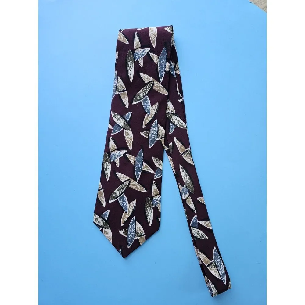 Halston III Italian Burgundy /red Silk‎ Tie